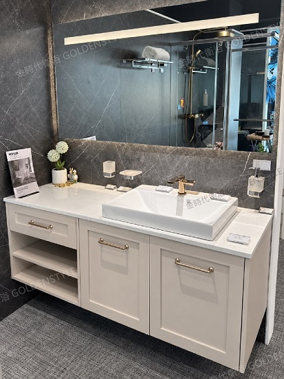 訂製掛鏡+KOHLER檯上盆+<br>杜邦石英石 雲晶白+<br>K-73050T-B7-RGD面盆龍頭(側把手/玫瑰金)+<br>訂製發泡防水櫃體 開放設計<br>(復古門片設計/特調奶茶色)