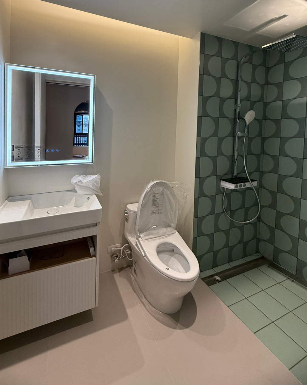 Goldenstyle 訂製鏡櫃|側開放設計